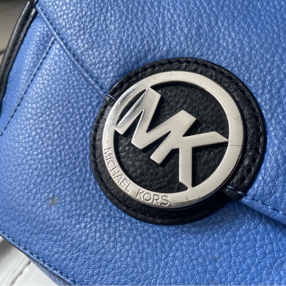 Michael Kors crossbody purse - Picture 3 of 9